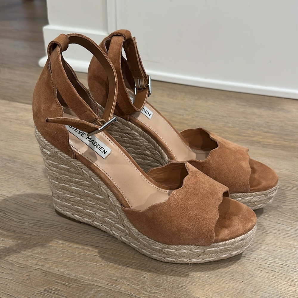 Steve Madden Beige Wedges